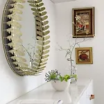 Stylish 3 Bedroom Close To The דירה *