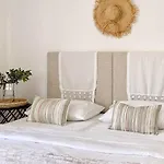 Stylish 3 Bedroom Close To The *