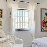 Stylish 3 Bedroom Close To The