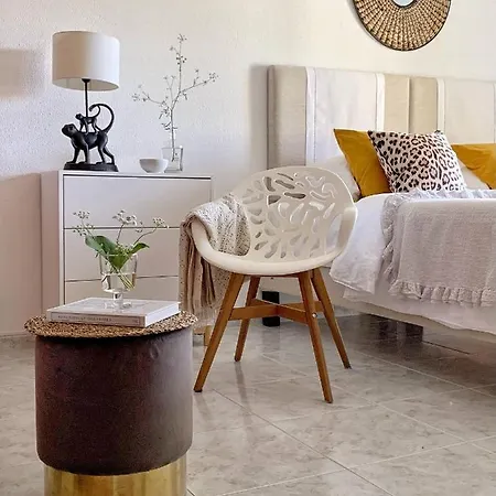 Stylish 3 Bedroom Close To The Apartament