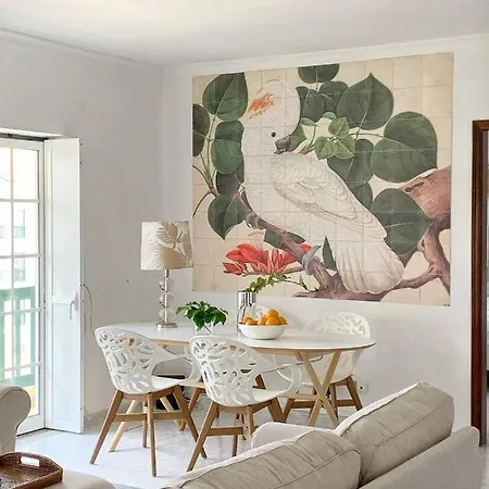 Stylish 3 Bedroom Close To The Apartament *