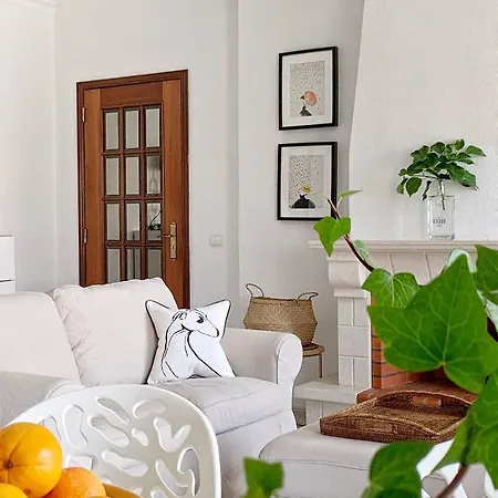 Stylish 3 Bedroom Close To The Apartament *