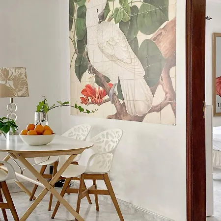 Stylish 3 Bedroom Close To The Apartament *