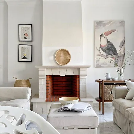 Stylish 3 Bedroom Close To The *