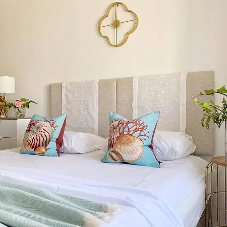 Apartment Stylish 3 Bedroom Close To The