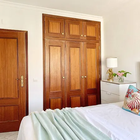 Apartment Stylish 3 Bedroom Close To The
