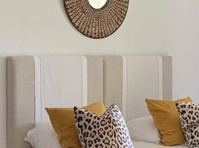 Stylish 3 Bedroom Close To The *