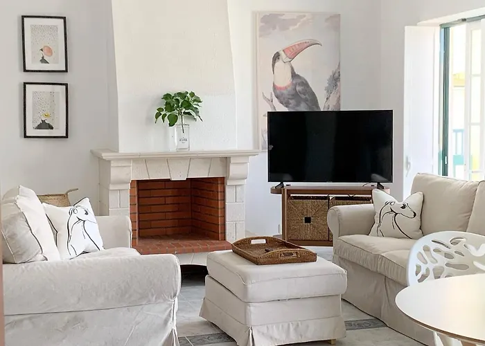 Stylish 3 Bedroom Close To The Monte Gordo