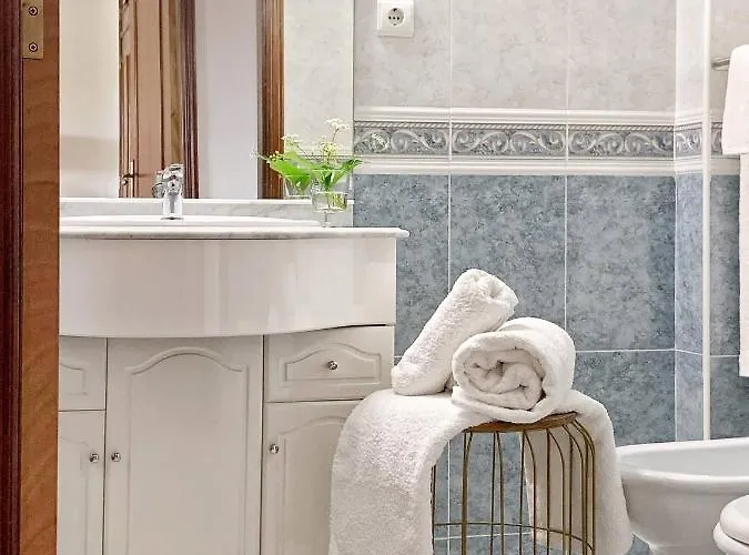 Stylish 3 Bedroom Close To The Appartamento